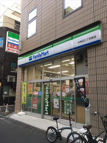 コンビニ　ファミリーマート外神田三丁目東店（コンビニ）まで221m
