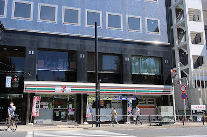 コンビニ　セブン-イレブン 文京神田明神下店（コンビニ）まで565m