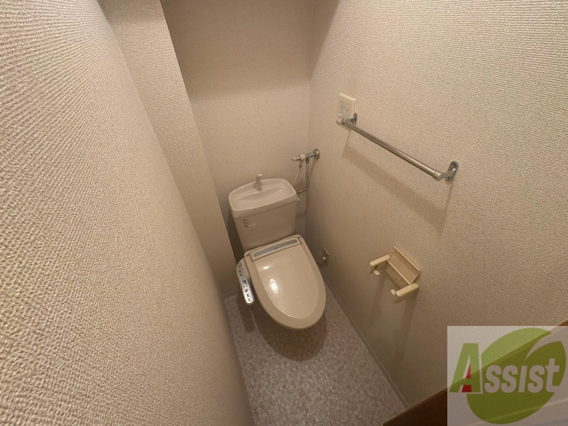 トイレ　ウォシュレット機能がついたトイレです。安心して使用できます。