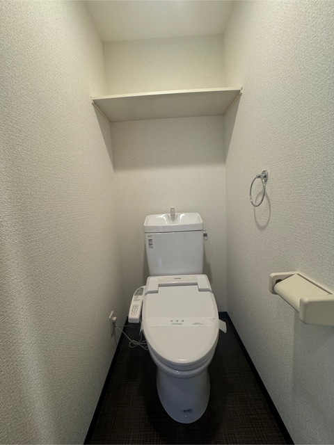 トイレ　洗浄機能付き便座