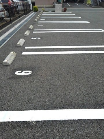 駐車場　駐車場があるので、車を買う予定の方も安心です