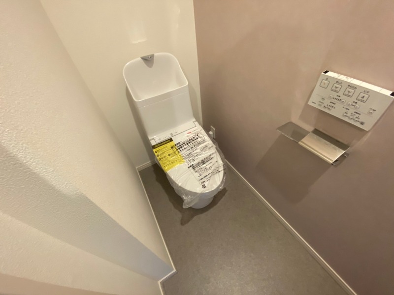 トイレ　トイレです。ユニットバスになってますのでコンパクト。