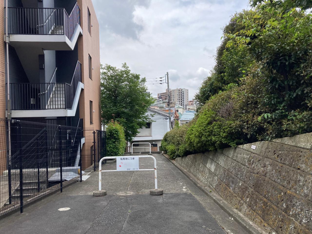建物外観　外観　閑静な住宅地　緑につつまれた住環境です