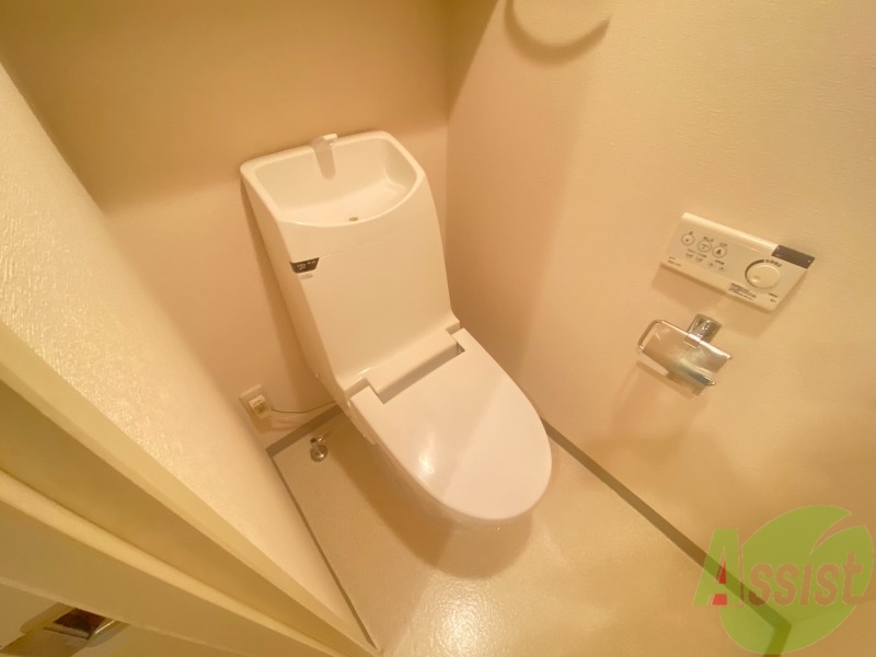 トイレ　ウォッシュレットタイプのおトイレです。快適で便利ですね。
