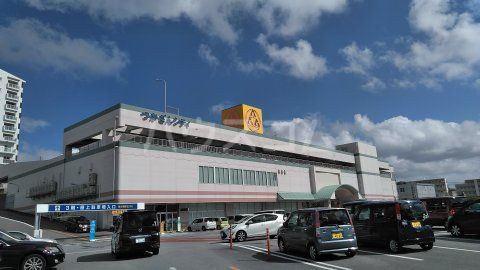 ショッピングセンター　サンエー津嘉山シティ（ショッピングセンター）まで1124m