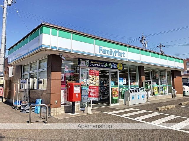 コンビニ　ファミリーマート（コンビニ）まで711m