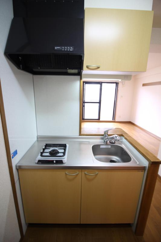 キッチン　1　一口コンロ付きのカウンターキッチン