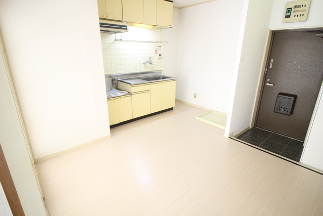 パールハイム市川の居間写真