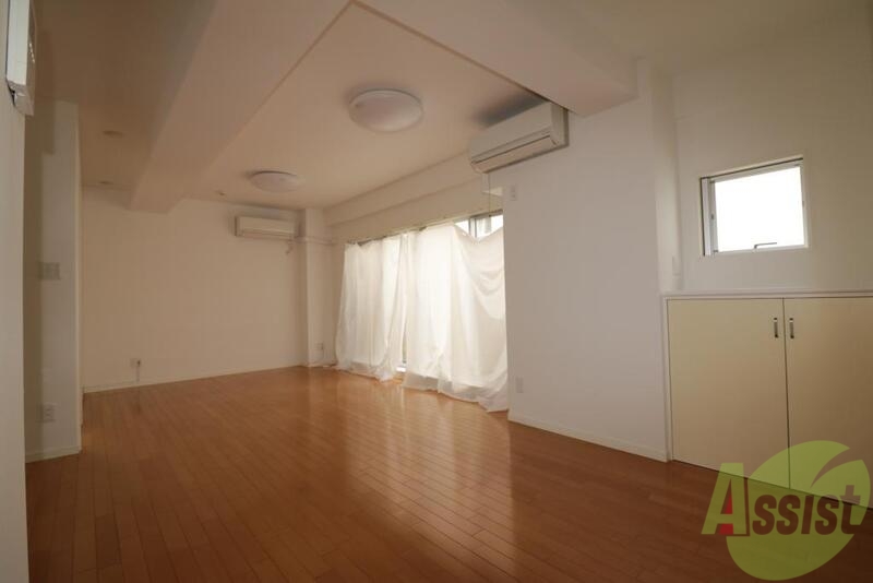 居室・リビング　広々したフローリングのお部屋です。