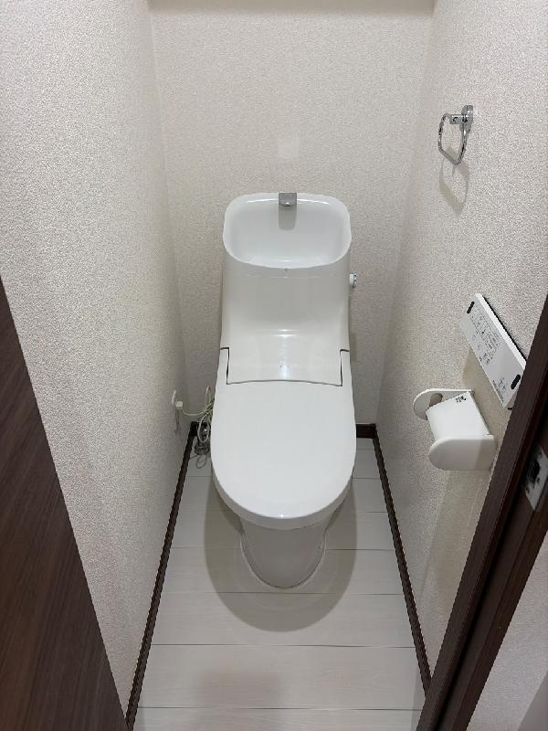 ＪＲ京浜東北線 川崎駅 徒歩10分 4階建 築8年のトイレ写真