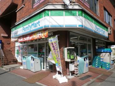 コンビニ　ファミリーマート 鷺宮駅前店（コンビニ）まで598m