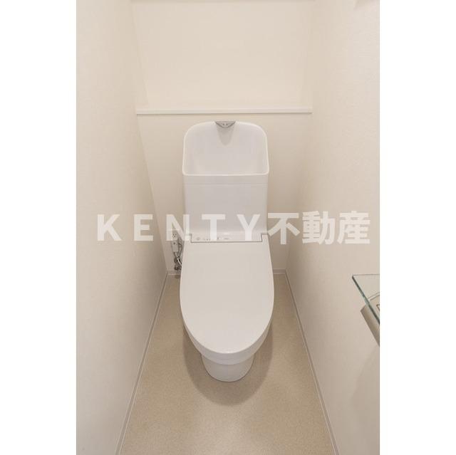 トイレ　落ち着いた色調のトイレです