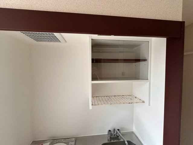 収納　キッチン上部