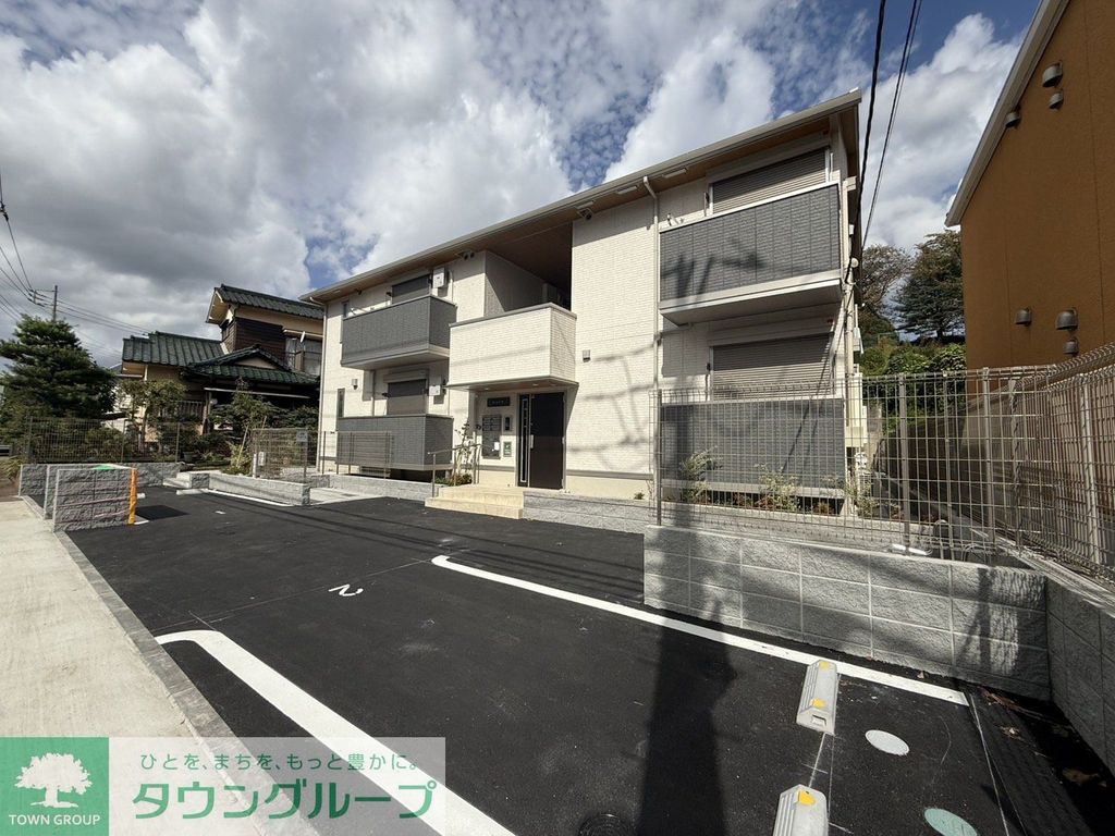 建物外観　駐車場