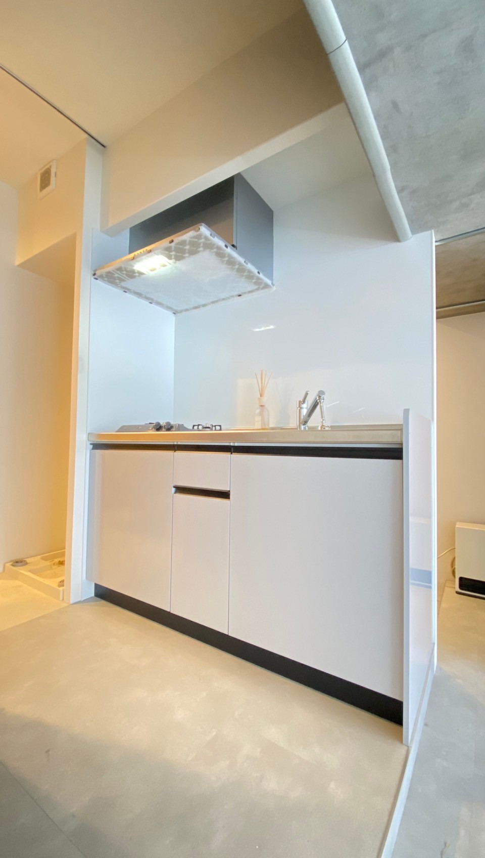 地下鉄御堂筋線 西中島南方駅 徒歩3分 11階建 築54年のキッチン写真