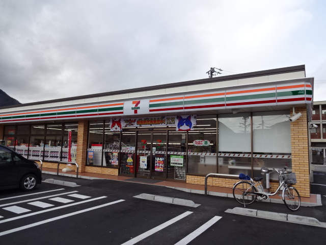 コンビニ　セブンイレブン 戸倉店（コンビニ）まで1145m