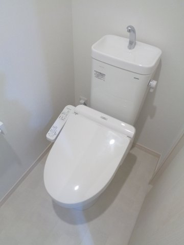 ＪＲ湖西線 比叡山坂本駅 徒歩9分 3階建 築5年のトイレ写真