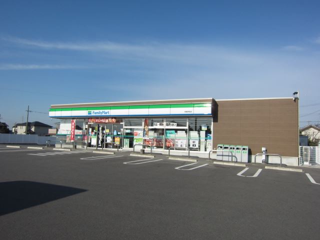 コンビニ　ファミリーマート（コンビニ）まで670m