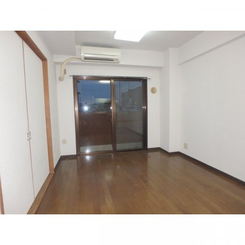 居室・リビング　※別部屋参考写真