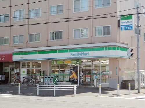 コンビニ　ファミリーマート（コンビニ）まで500m