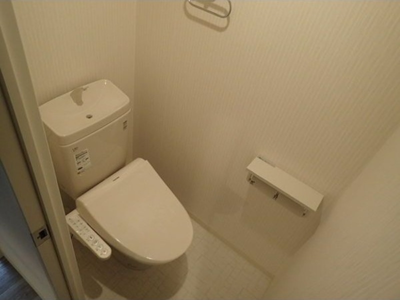 地下鉄東西線 二十四軒駅 徒歩8分 4階建 築9年のトイレ写真