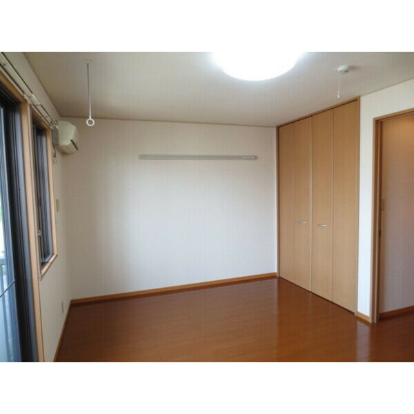 その他部屋・スペース　居室照明が付いています