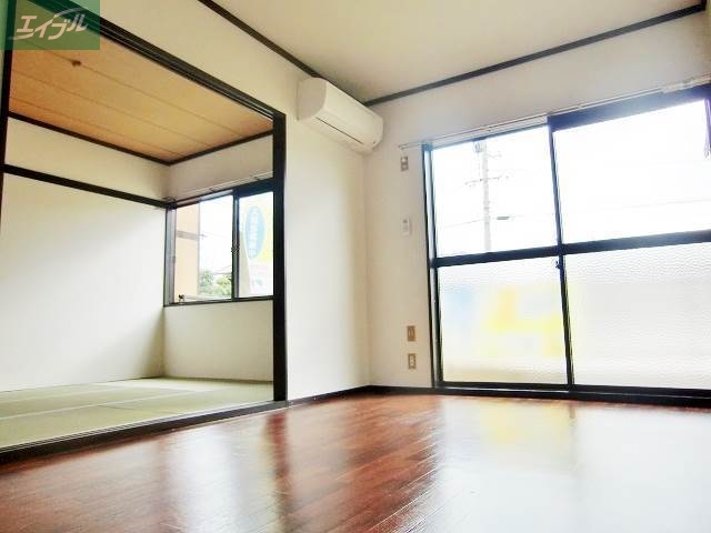 居室・リビング　南向きで明るいお部屋