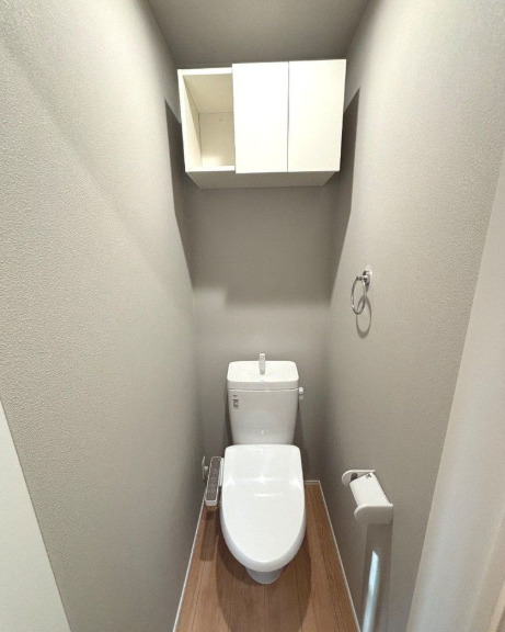 小田急江ノ島線 桜ケ丘駅 徒歩13分 3階建 築1年のトイレ写真
