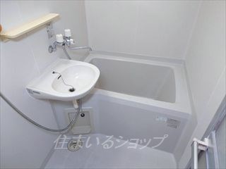 バス・シャワールーム　退去時（改装前）の内観です