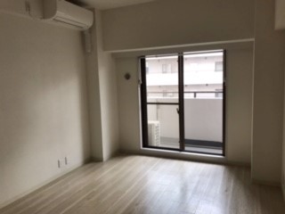 居室・リビング　参考写真（505号室反転タイプ）