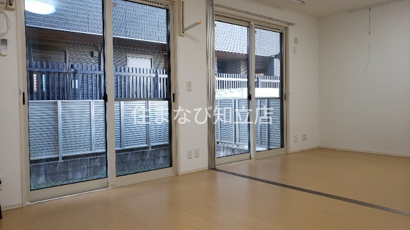 アイリス タウンの居間写真