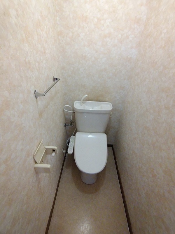 西武多摩湖線 一橋学園駅 徒歩8分 2階建 築28年のトイレ写真