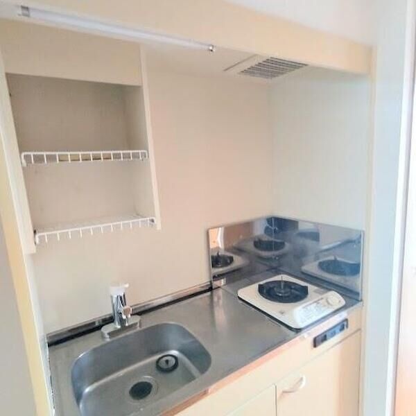 キッチン　※写真は同じマンションの違う部屋のものになります。