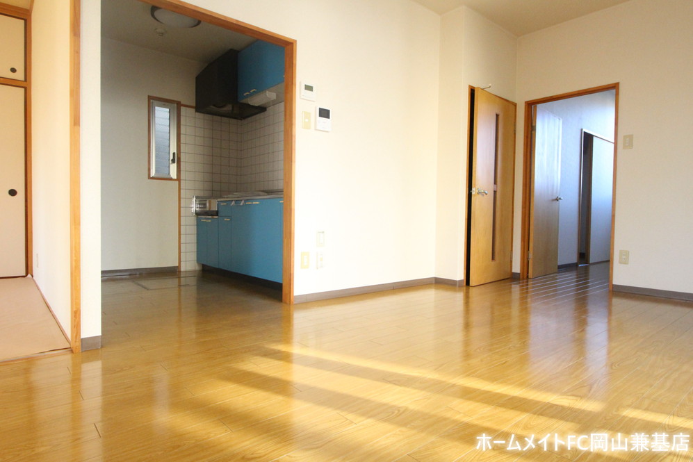 オリーブ C棟の居間写真