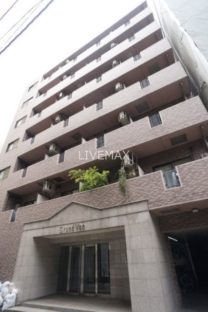 建物外観　仲介手数料は賃料の半月分です