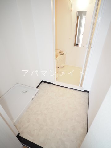 その他設備　室内洗濯機置場です