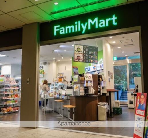 コンビニ　ファミリーマート 愛宕グリーンヒルズ店（コンビニ）まで699m