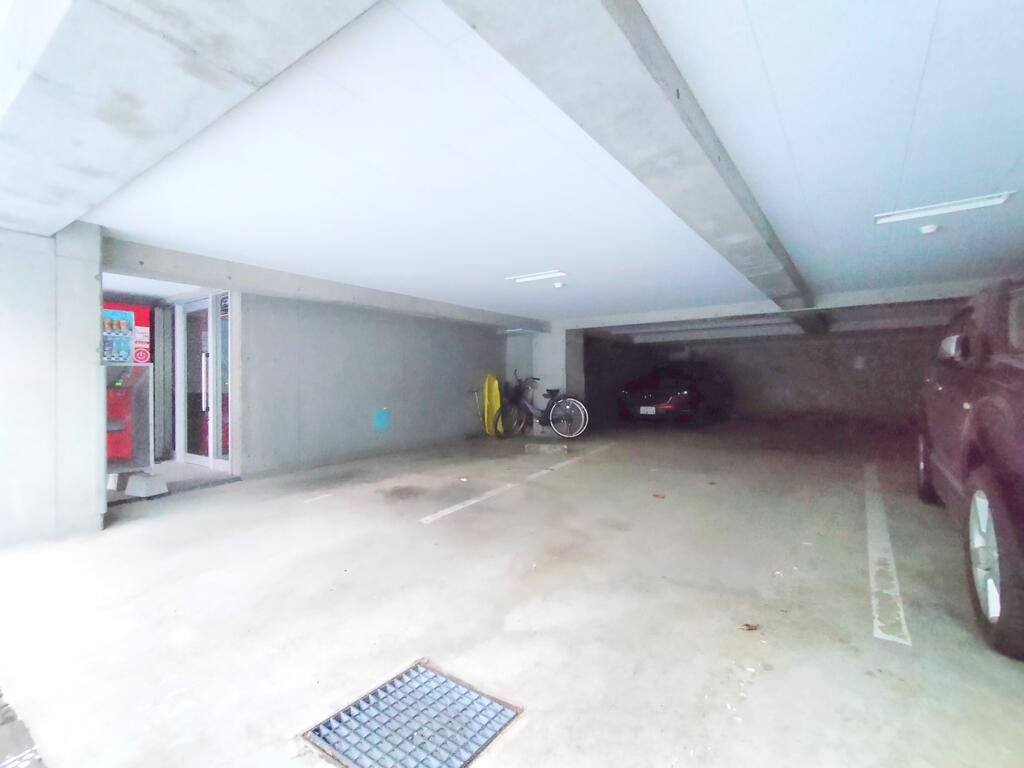エントランス　マンション専用ゴミ捨て場付きです♪