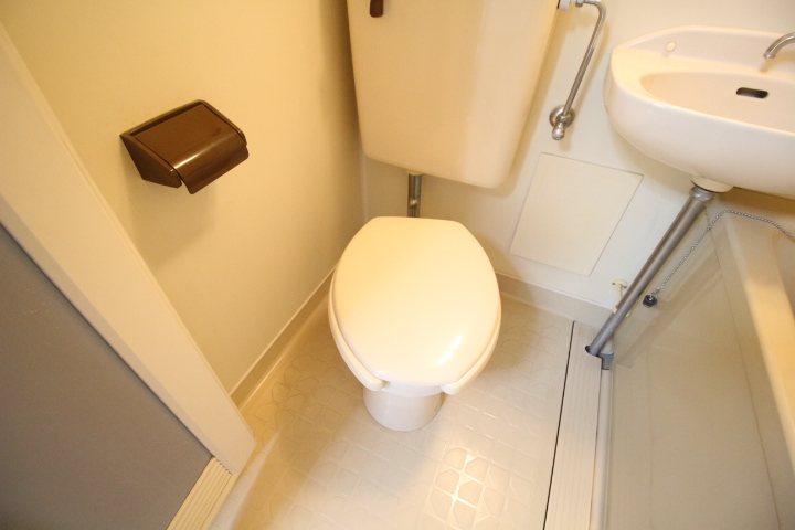 トイレ　退去前の為、写真は別号室のものになります。