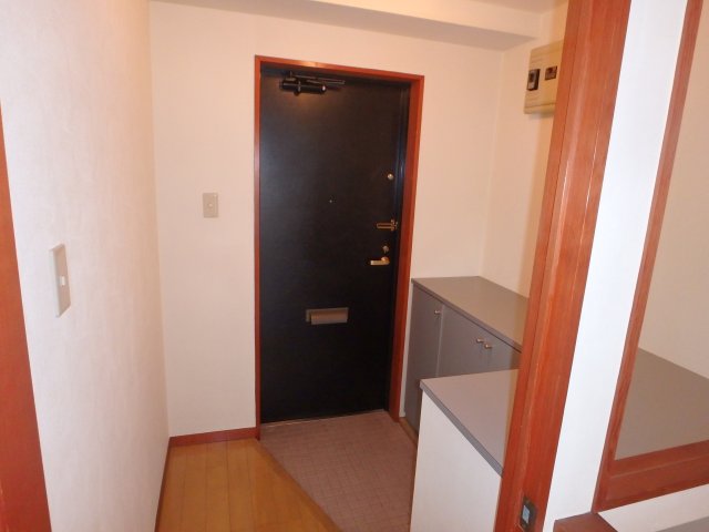玄関　他のお部屋の参考写真となります。