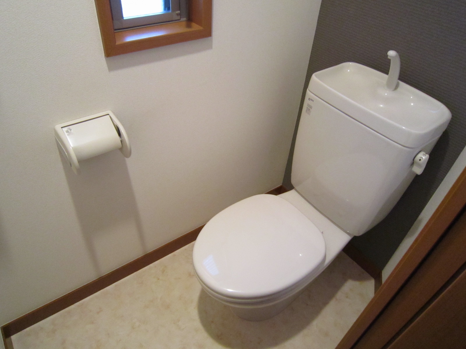 トイレ　トイレに窓あり