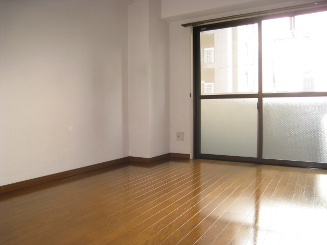 居室・リビング　明るいお部屋で家族団らん楽しい時間をどうぞ♪