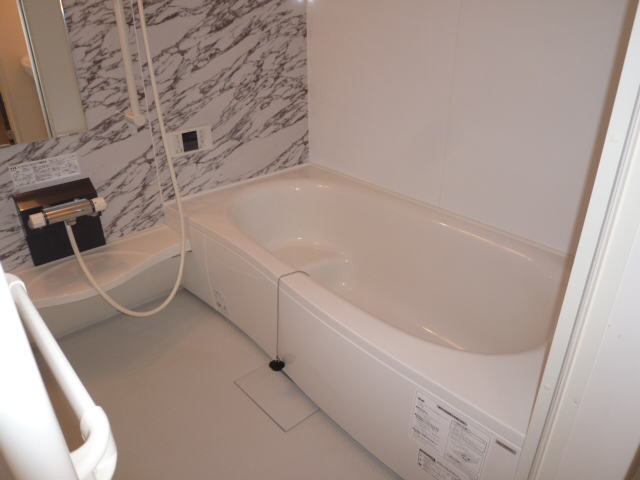 バス・シャワールーム　別のお部屋の写真です