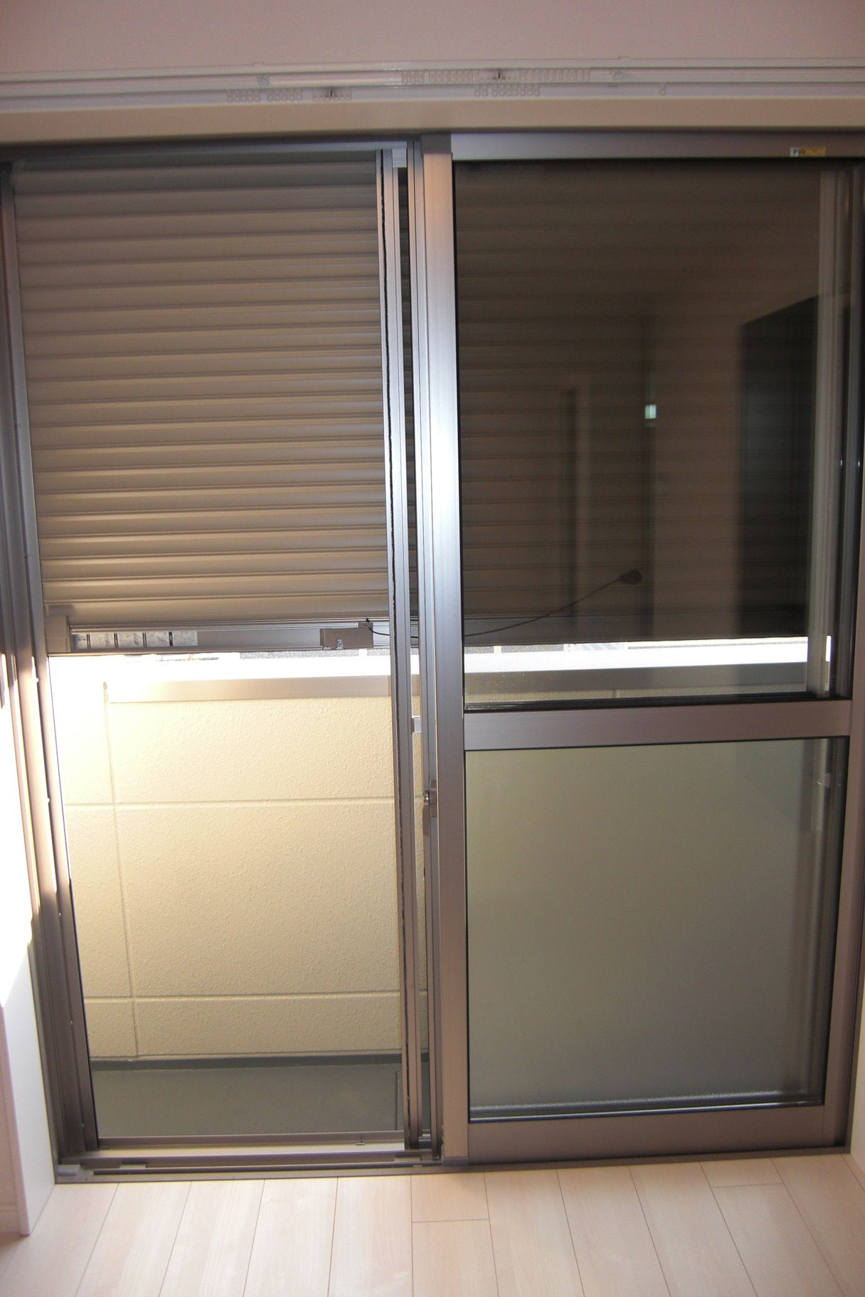 その他　1階のお部屋でもシャッター付きで安心です。