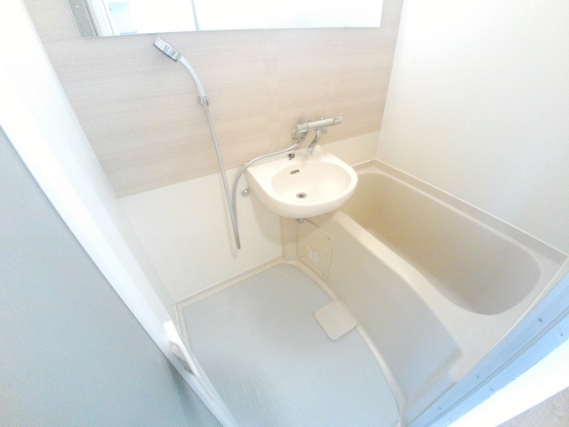 バス・シャワールーム　キレイな浴室