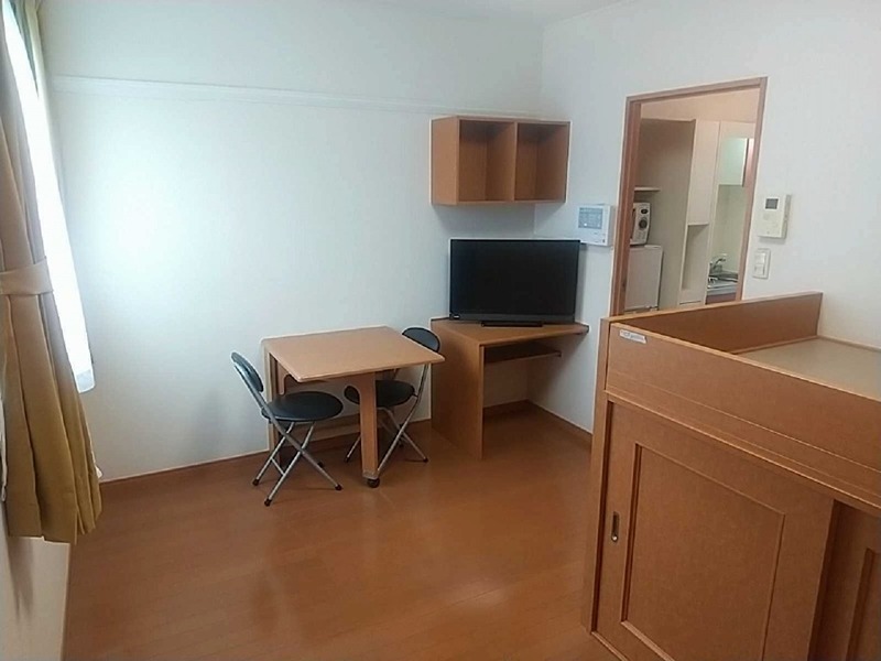 居室・リビング　家具家電付きです。