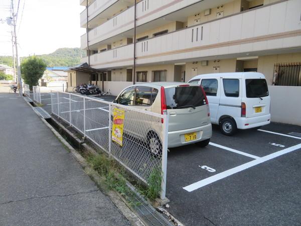 【日吉マンションの駐車場】