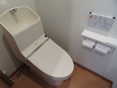 トイレ　温水洗浄便座