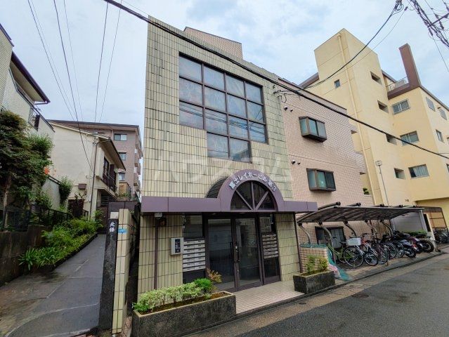 名古屋市千種区春岡のマンションの建物外観