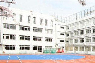 中学校　文京区立第八中学校（中学校）まで580m